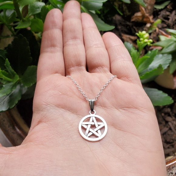 New Silver Pentagram Necklace - Picture 14 of 14